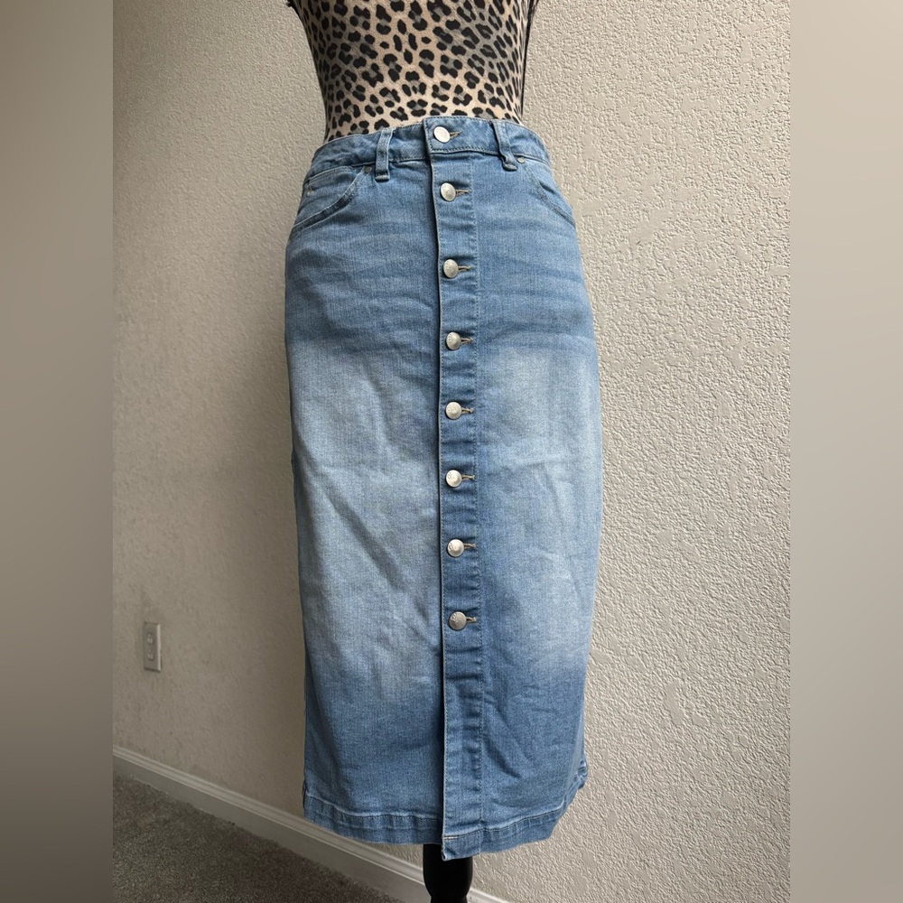 d.jeans Denim Midi Skirt with Button Closure